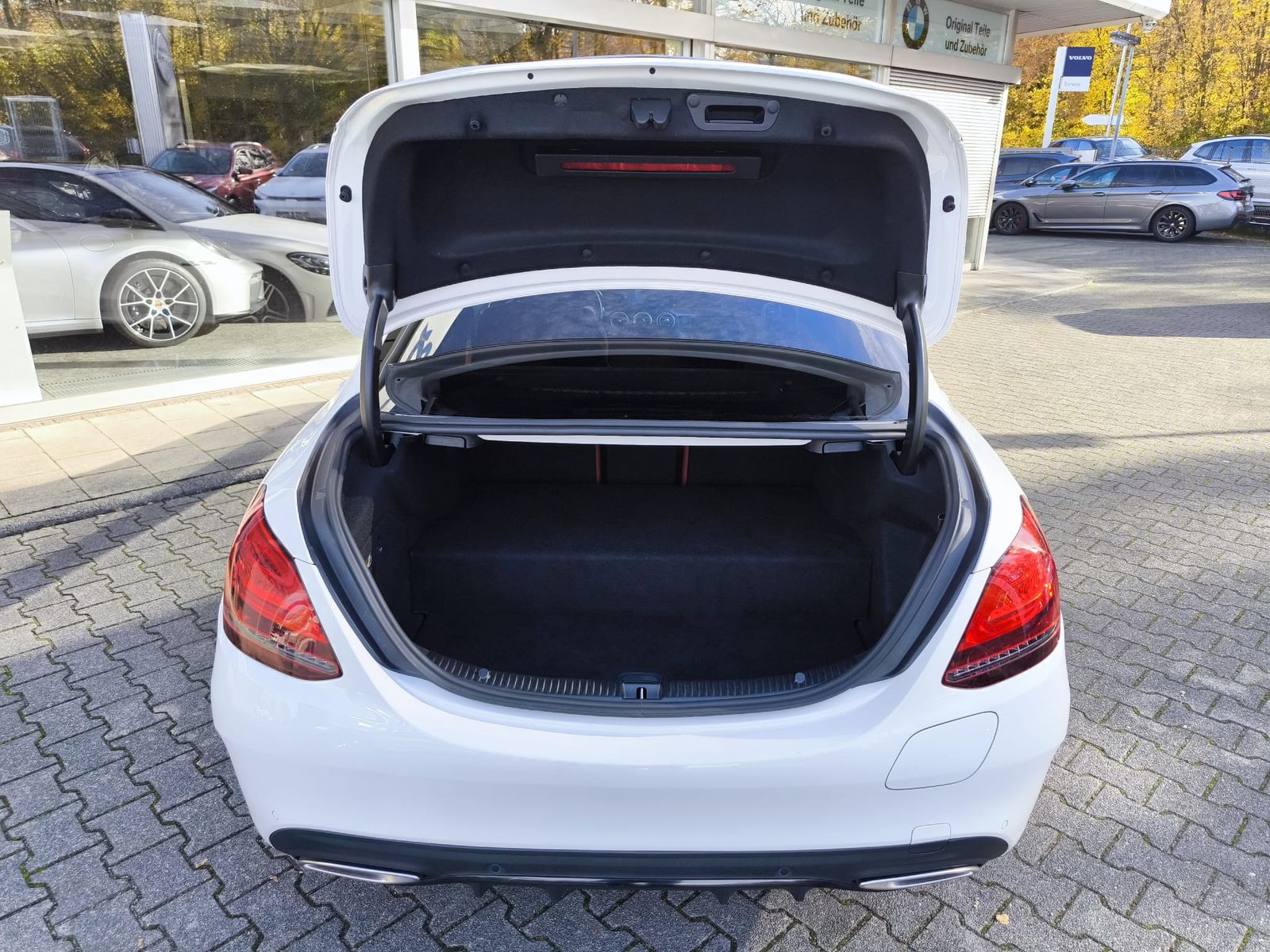 Fahrzeugabbildung Mercedes-Benz C 300e 9G 2X AMG Line >PANOR+NIGHT+NAVI+LED+SHZ+