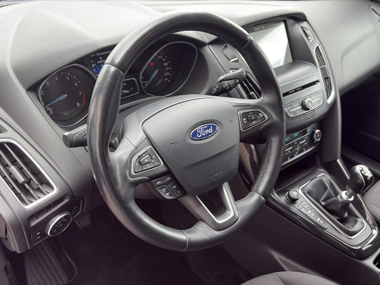 Ford Focus Titanium 1.5 EcoBoost Kamera PDC h. Navi