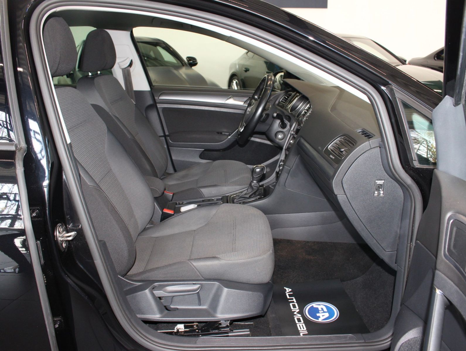 Fahrzeugabbildung Volkswagen Golf 1.0 TSI BMT DSG Comfortline