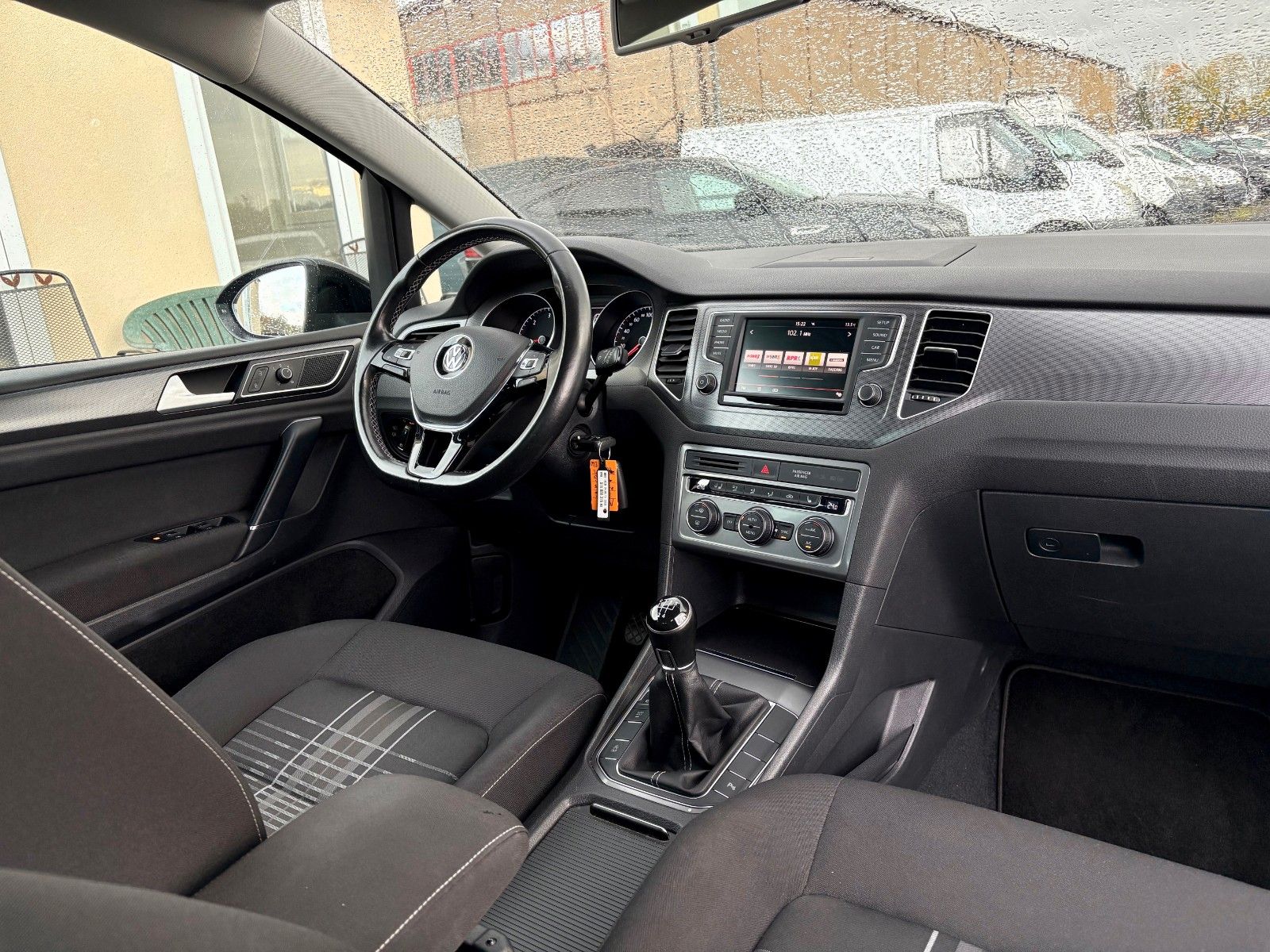 Fahrzeugabbildung Volkswagen Golf Sportsvan VII 1.6 TDI Xenon AHK LOUNGE 2.HD