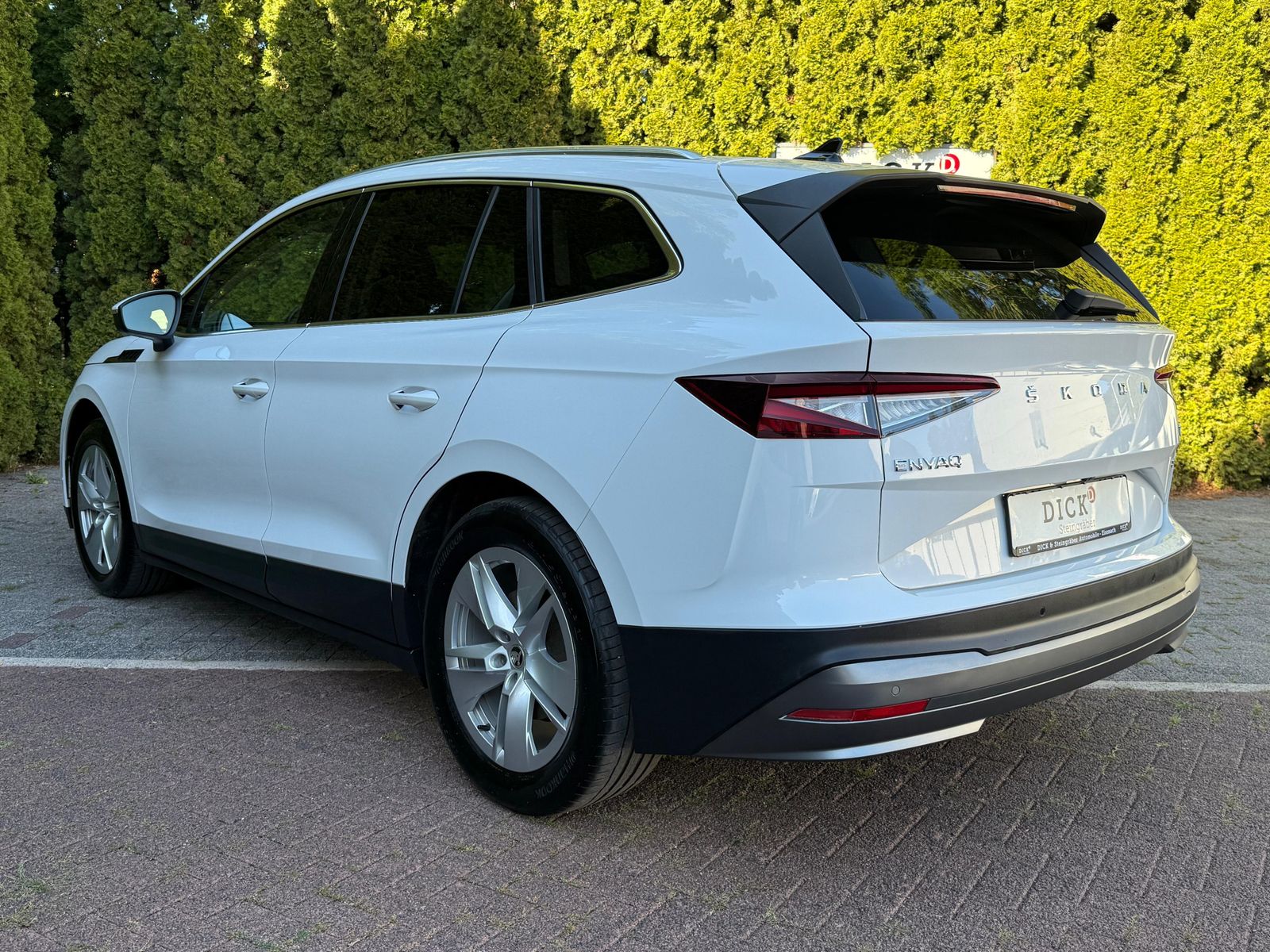 Fahrzeugabbildung SKODA Enyaq 80 Loft CCS+WÄPU+NAV+SHZ+KAM+ACC+AMBI+CARP