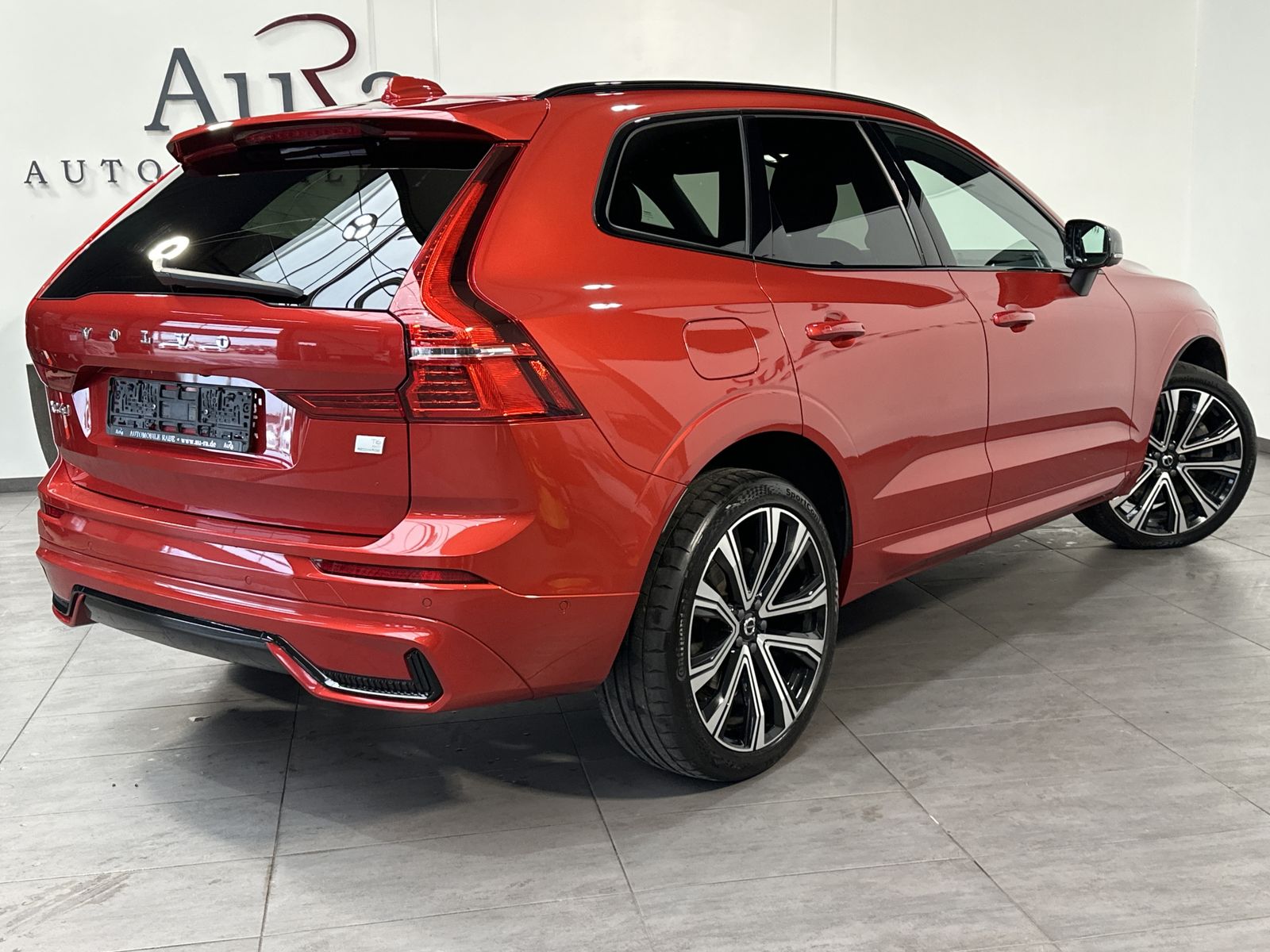Fahrzeugabbildung Volvo XC60 T6 AWD R-Design NAV+LED+AHK+360°+H&K+PANO