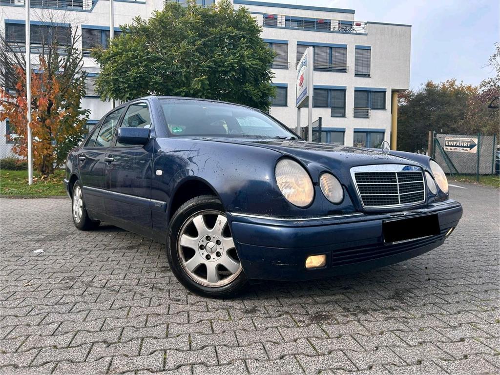 Mercedes-Benz E 240