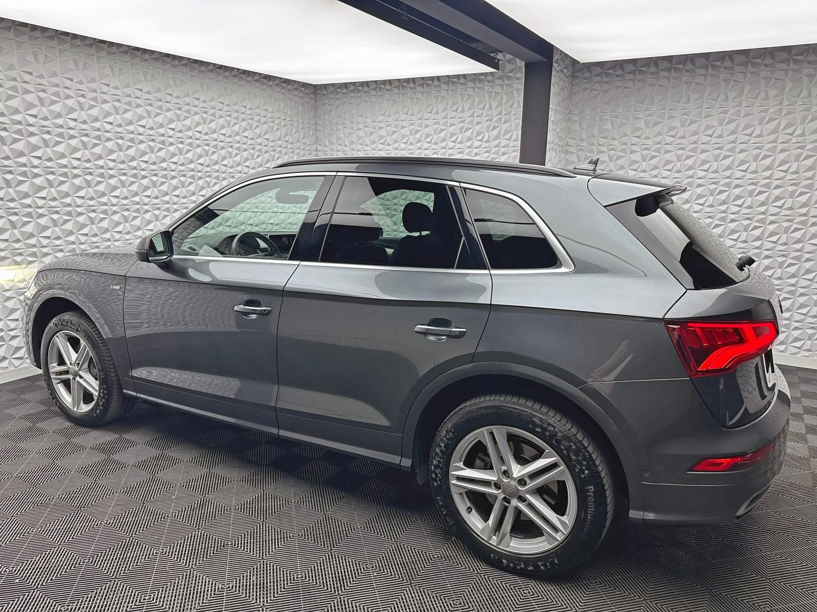 Fahrzeugabbildung Audi Q5 40TDI QUATTRO/SPORT/S-LINE/PANO/PDC/LED/AHK