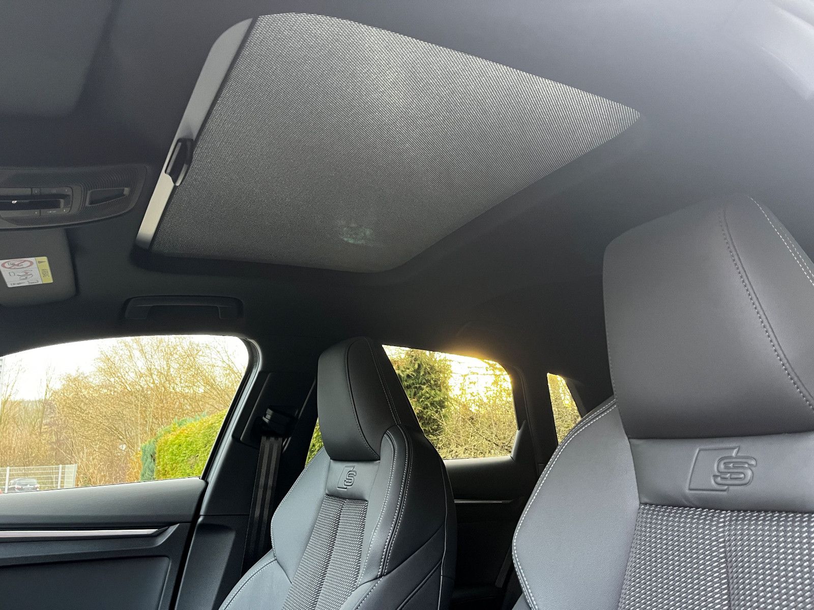 Fahrzeugabbildung Audi S3 Sportback quattro 19" PANO ACC PDC LED