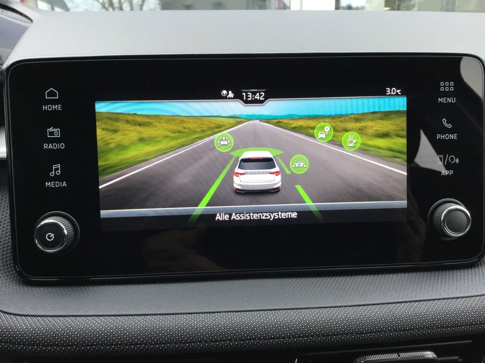 Fahrzeugabbildung SKODA Fabia 1.0l TSI DSG Selection+15"+LED+Sitzheizung