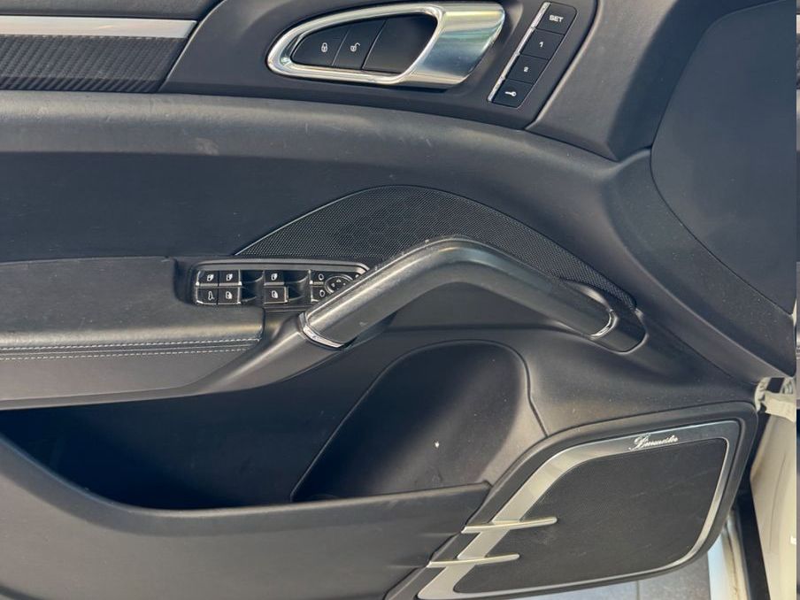 Fahrzeugabbildung Porsche Cayenne Turbo/PCCB/Panodach/Burmester/Voll!