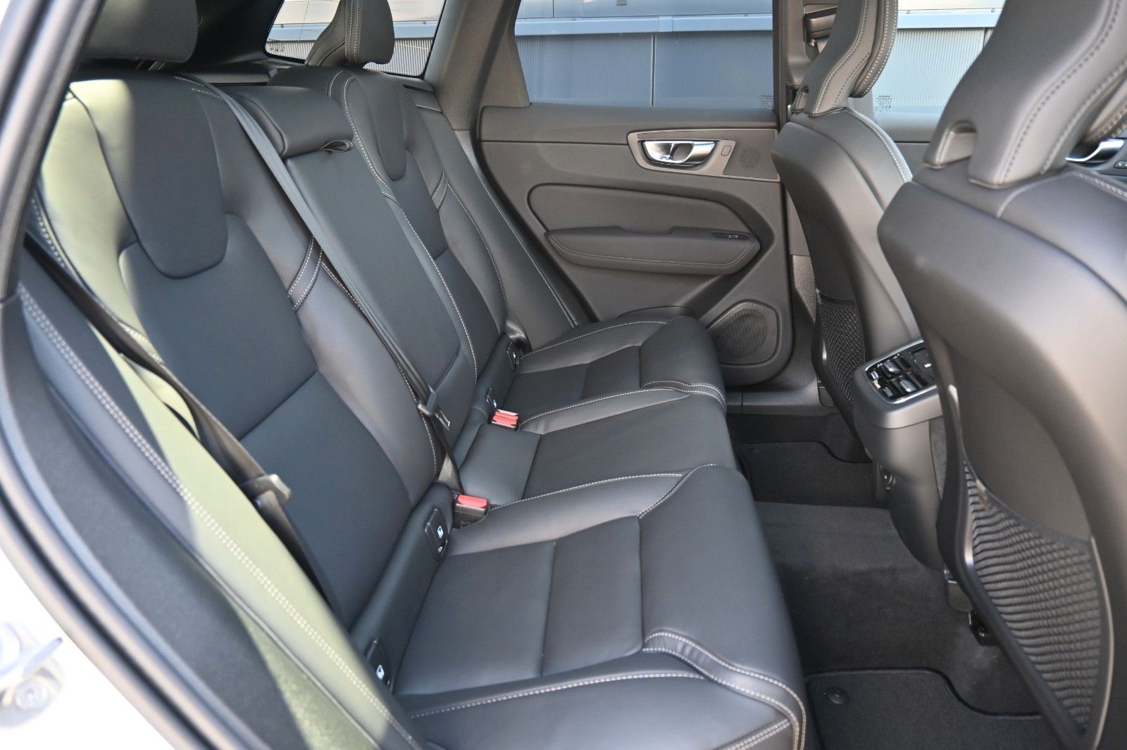 Fahrzeugabbildung Volvo XC60 B5 AWD Ultra Black Edition*LUFT*360*ACC*AHK