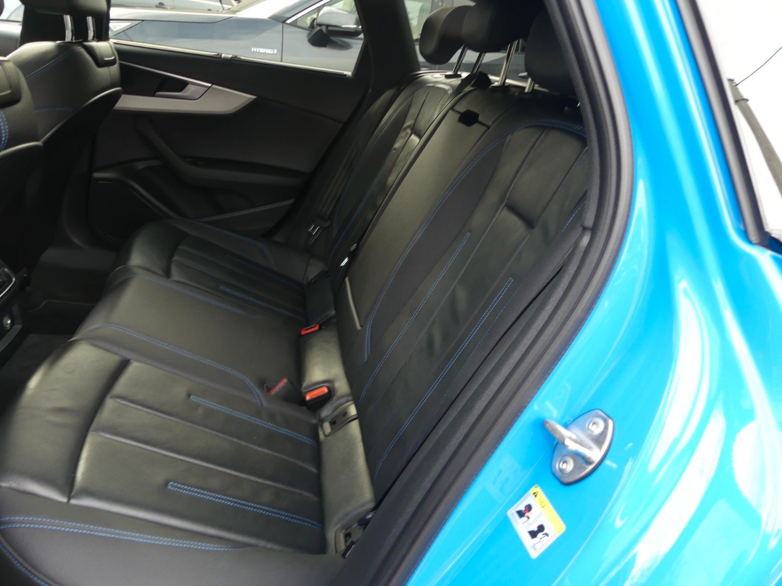 Fahrzeugabbildung Audi A4 Avant 45 TDI quattro S line Leder Panorama
