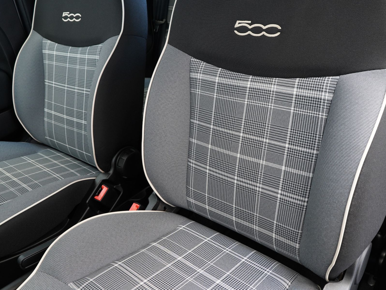 Fahrzeugabbildung Fiat 500 1.0 Mild Hybrid Lounge PDC/NAVI