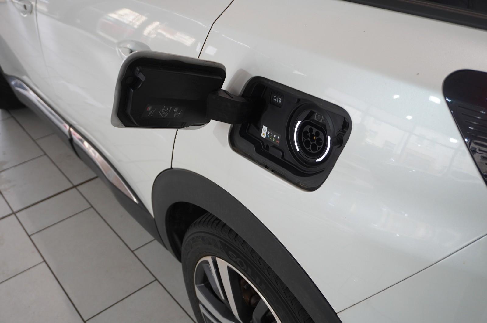 Peugeot 3008 Hybrid PHEV ALLURE NAVI/LED/KAMERA/SHZ/AHK