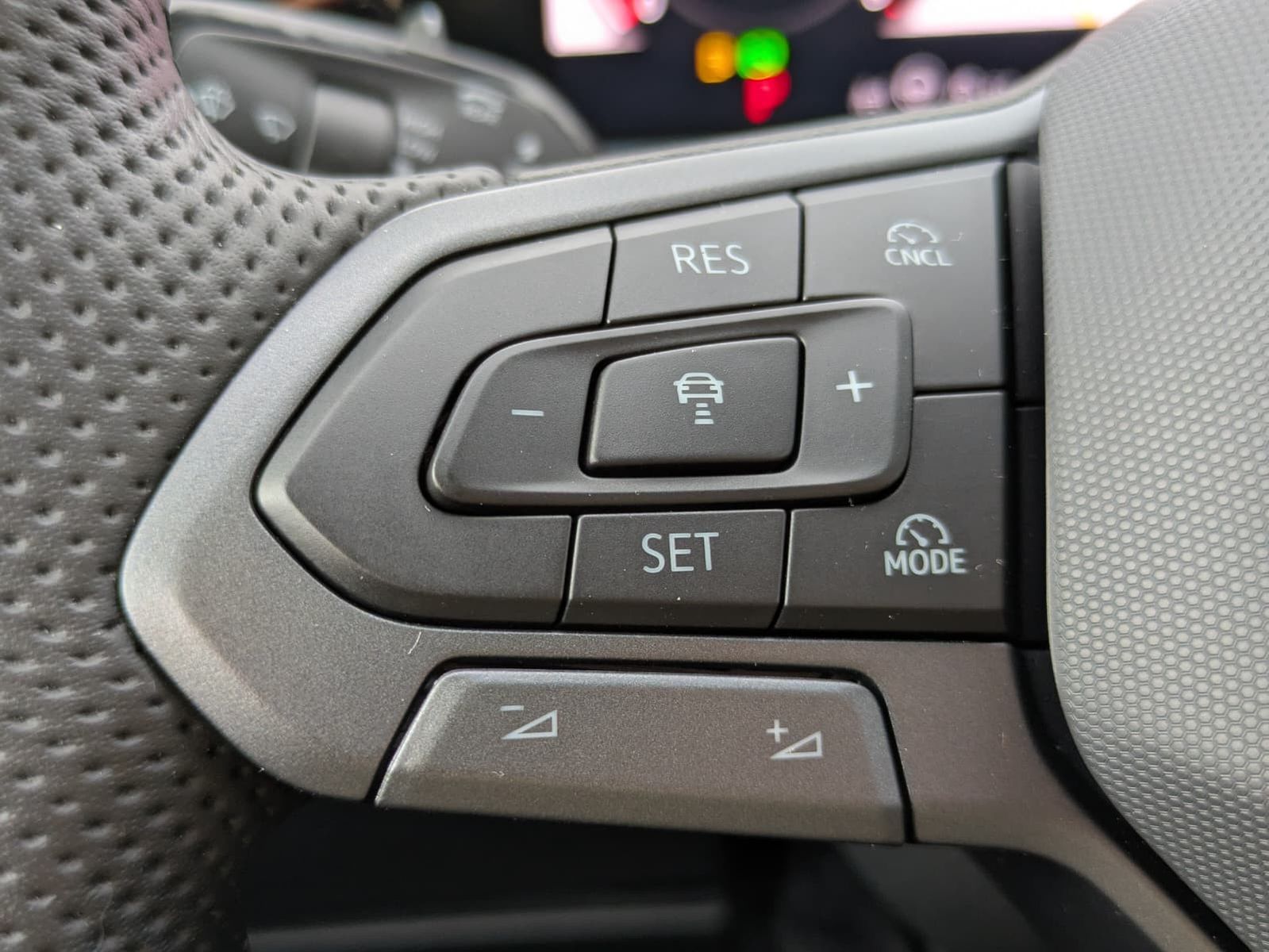 Fahrzeugabbildung Volkswagen Tayron 2.0 TDI 4M R-Line BLACK*7Si*MATRIX*PANO