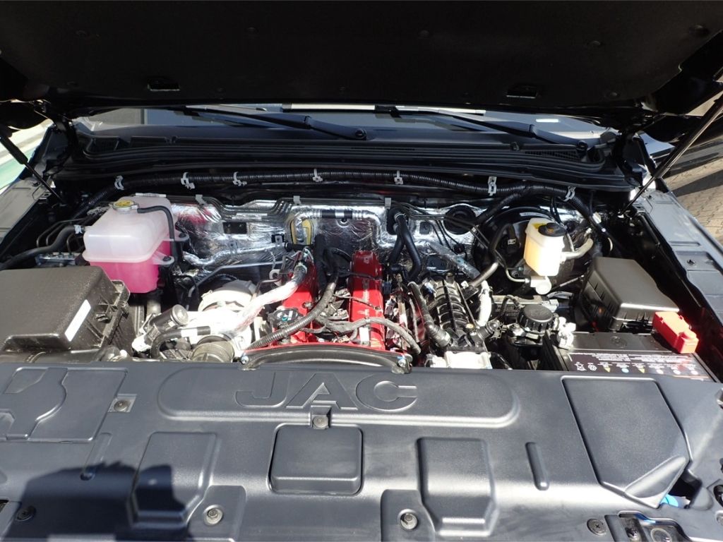 Fahrzeugabbildung JAC 8 Pro 2.4 4x4 3T Anhängelast Carplay/AndroidAuto