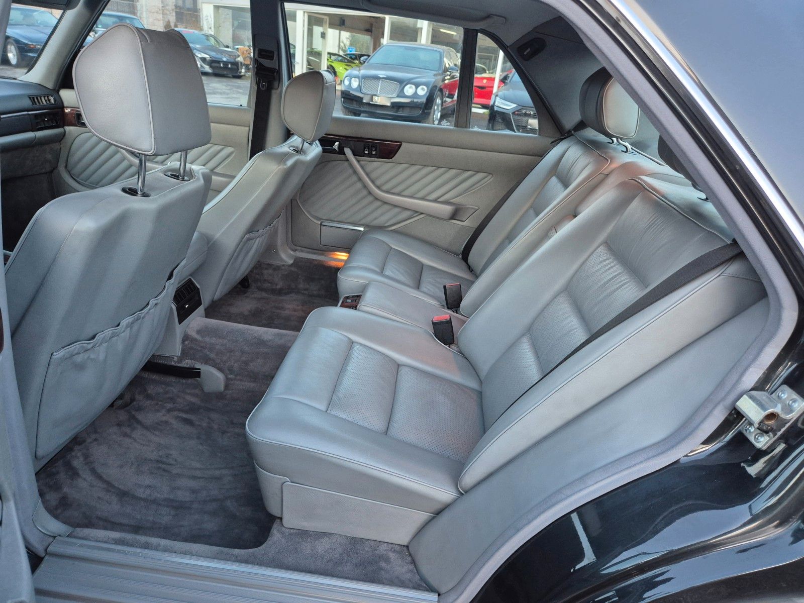 Fahrzeugabbildung Mercedes-Benz 560 SEL/Deutsch/Coupé Sitzanlage/Bestzustand