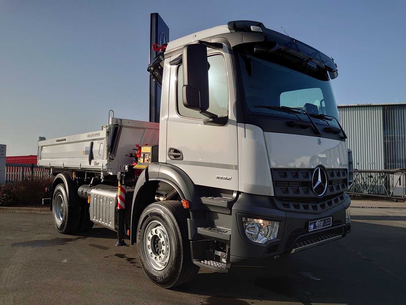 Fahrzeugabbildung Mercedes-Benz Arocs 1832 KK 4x2 Kipper+Kran Fassi F120+Funk