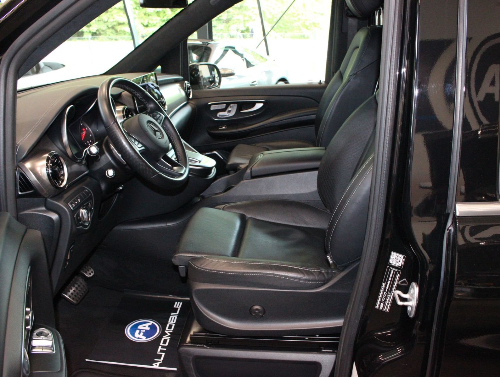 Fahrzeugabbildung Mercedes-Benz V 300d Exclusive Edition Lang 4Matic