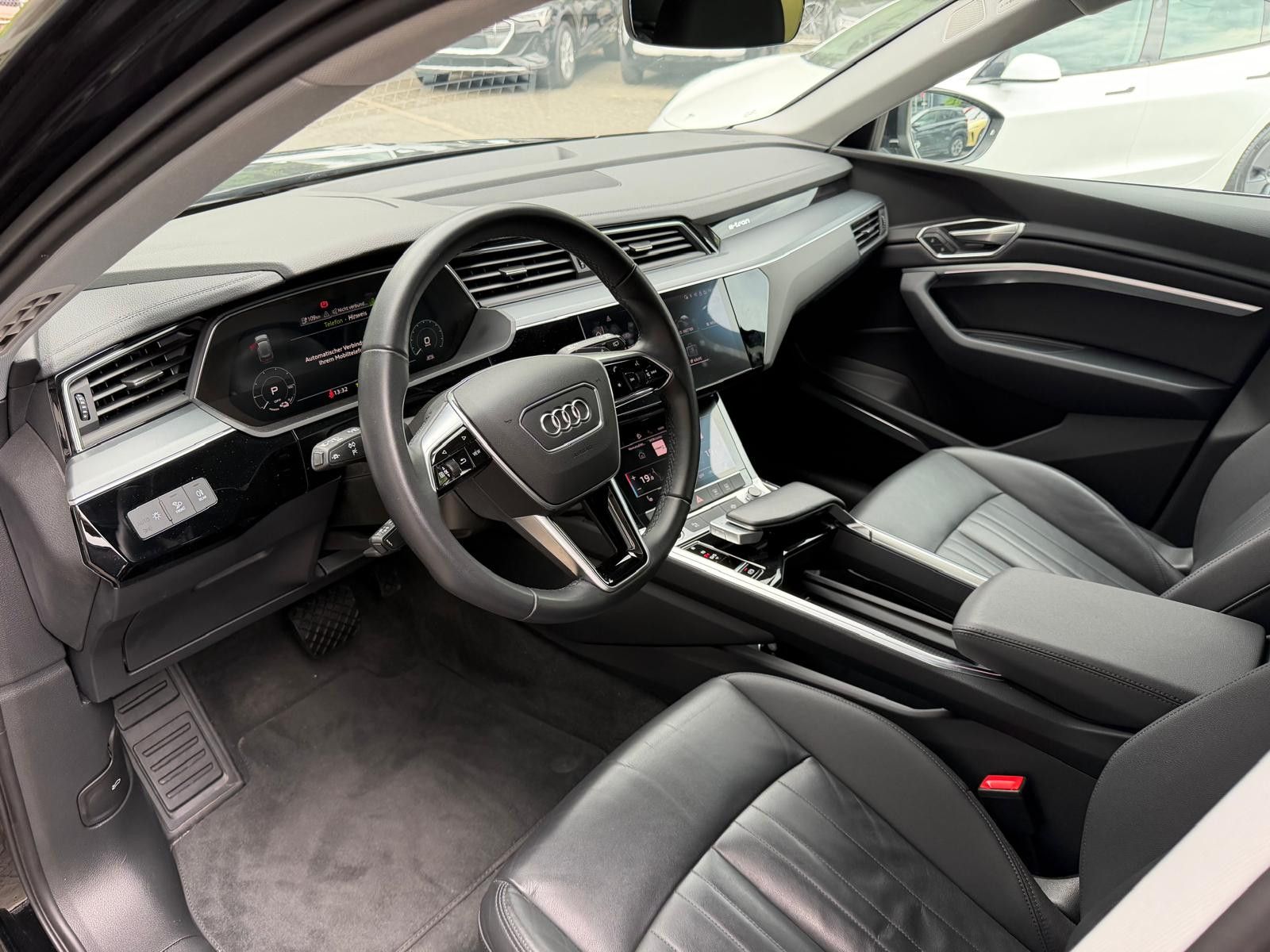 Fahrzeugabbildung Audi e-tron 55 QUATT S LINE LUFT+LED+SHZ+KAM+B&O+21"