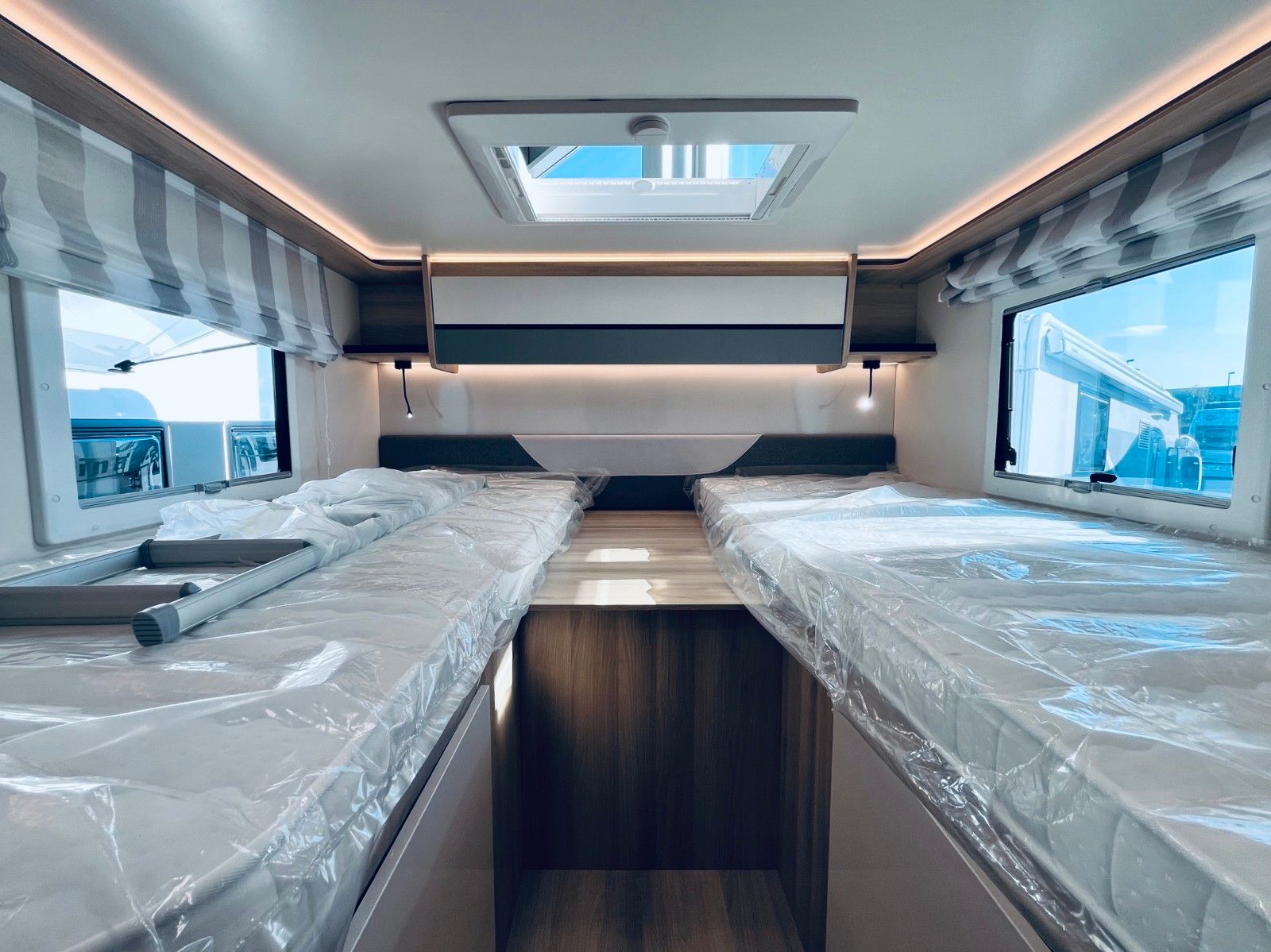 Fahrzeugabbildung NobelART T-7000 - Modell 2026 - Hubbett