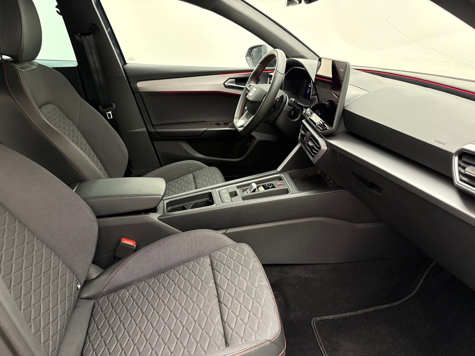 Seat Leon Sportstourer 1.5 eHybrid DSG FR VisionKessy imagem 3