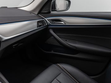 Fahrzeugabbildung BMW 530e xD Luxury Line Kamera Laser HUD H/K Komfort