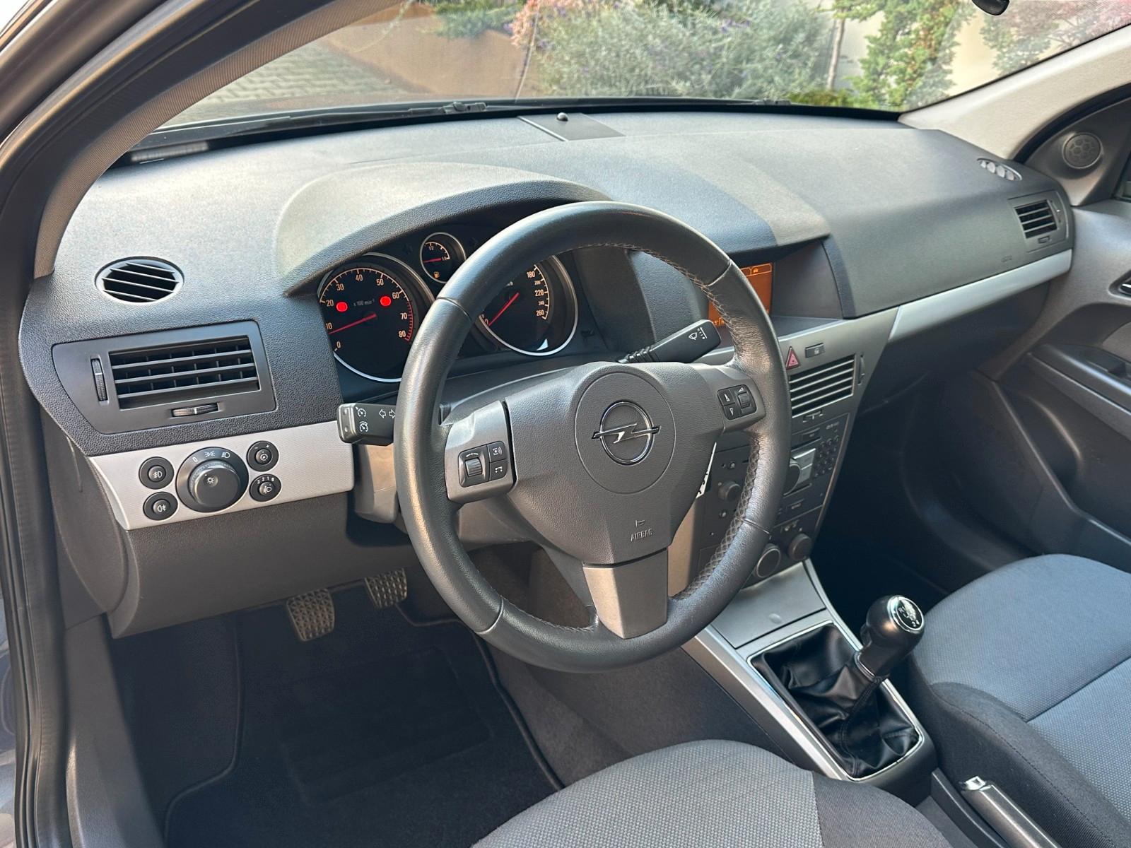 Opel Astra 2006 — photo 8