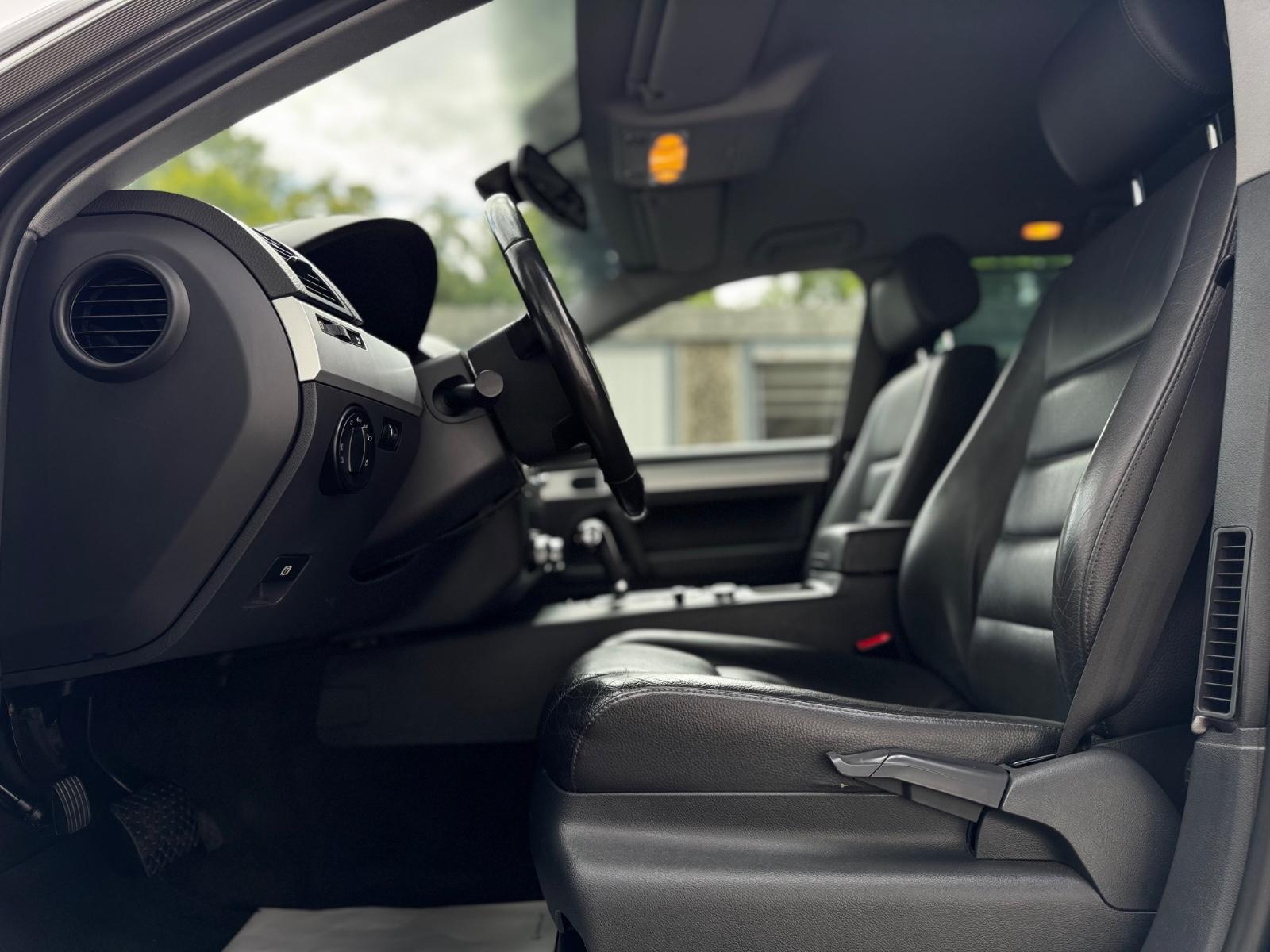 Volkswagen Touareg 3.0 V6 TDI | 239 ch | BVA | Cuir chauffant | Caméra de recul | Xénon adaptatif | GPS | Capacité de remorquage 3 500 kg