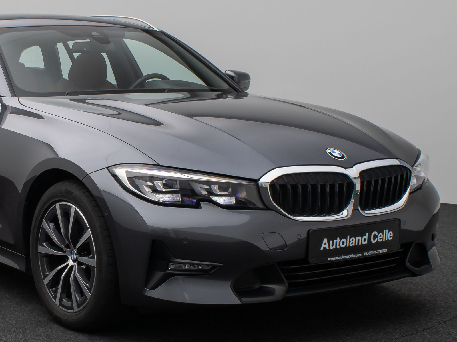 Fahrzeugabbildung BMW 320d Sport Line Panorama Kamera HUD DAB H/K AHK