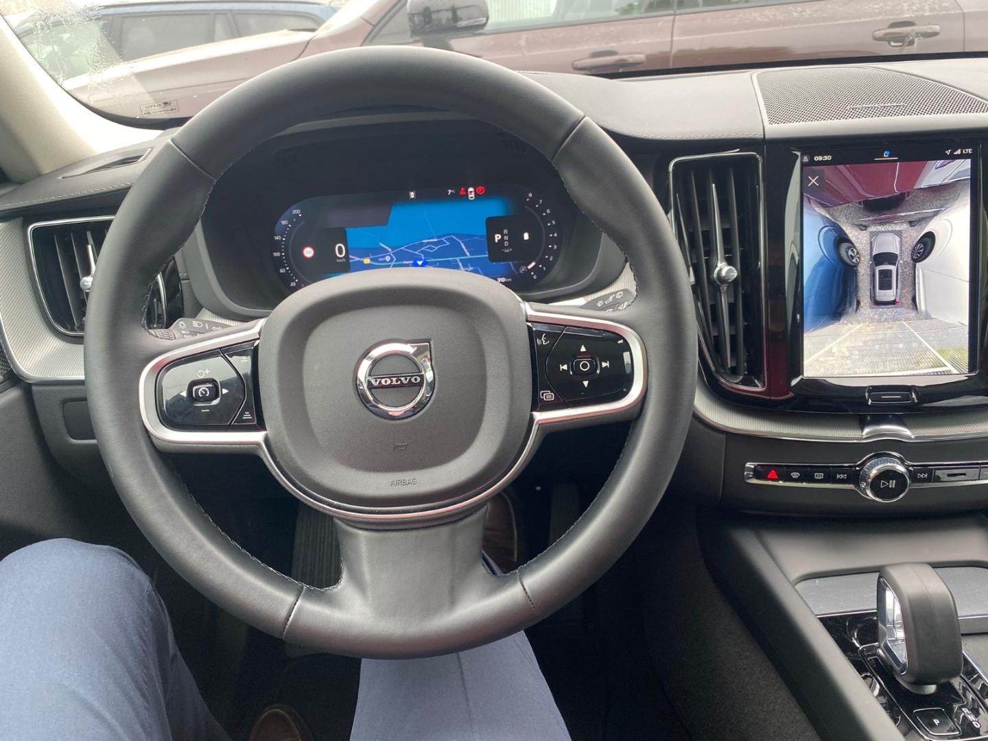 Volvo XC60 B5 Ultra Dark AWD MHEV Memory Sitze 360 Gra
