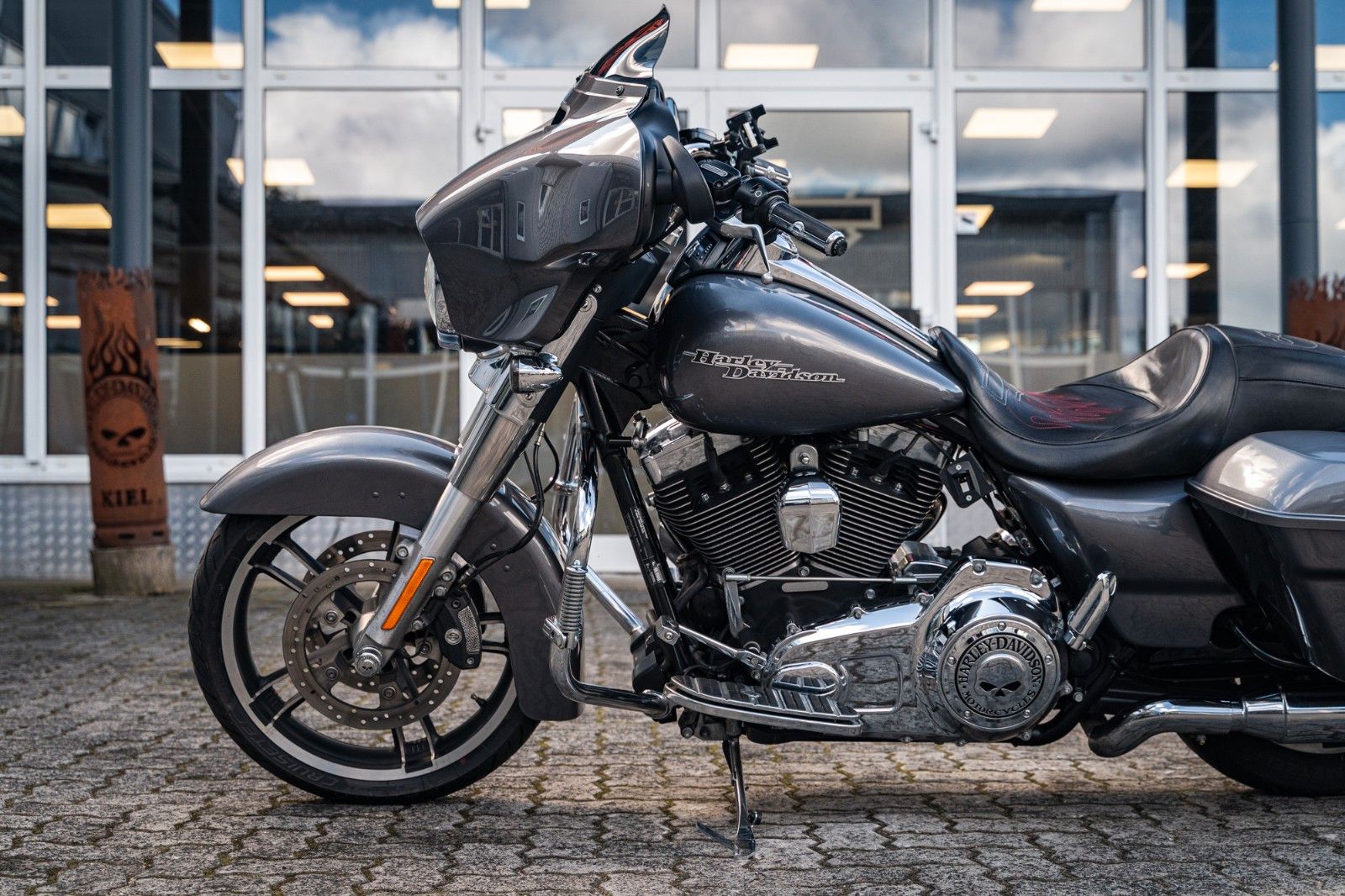 Fahrzeugabbildung Harley-Davidson FLHX Street Glide 103 cui - Kesstech -
