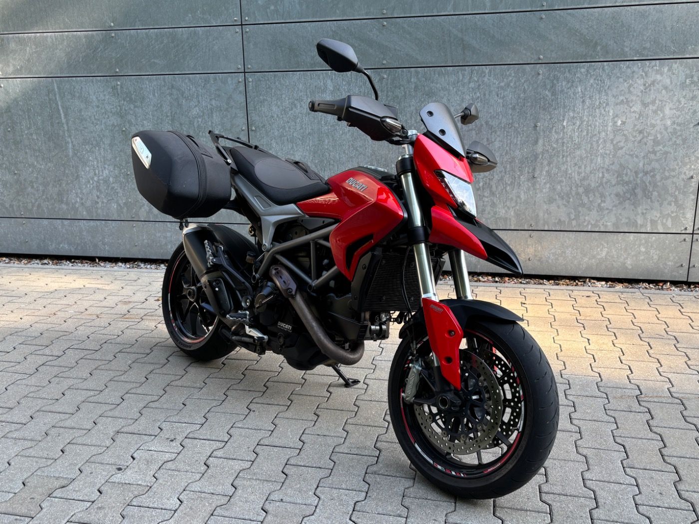 Fahrzeugabbildung Ducati Hyperstrada 821