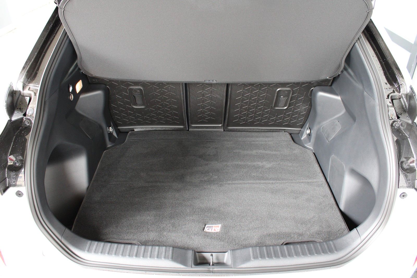 Fahrzeugabbildung Toyota Yaris Cross Hybrid GR Sport + PREMIUM-Paket