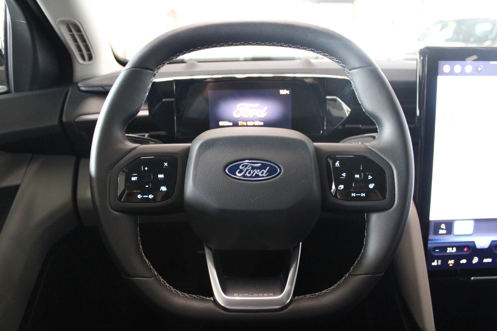 Fahrzeugabbildung Ford Explorer Ext.Range RWD 77kWh LED ACC NAVI uvm.