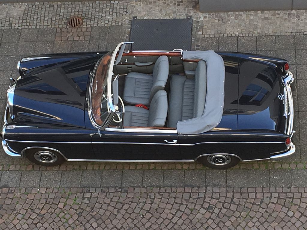 Mercedes-Benz 220
