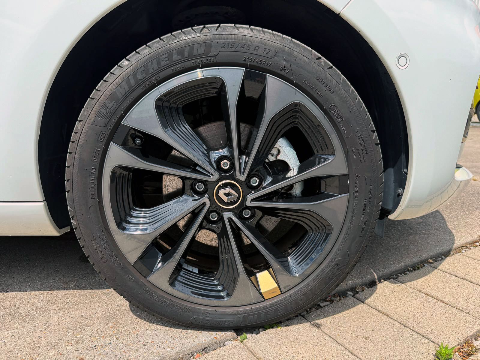Fahrzeugabbildung Renault ZOE R135 Iconic 52kWh KAM NAV BOSE SHZ PDC LED