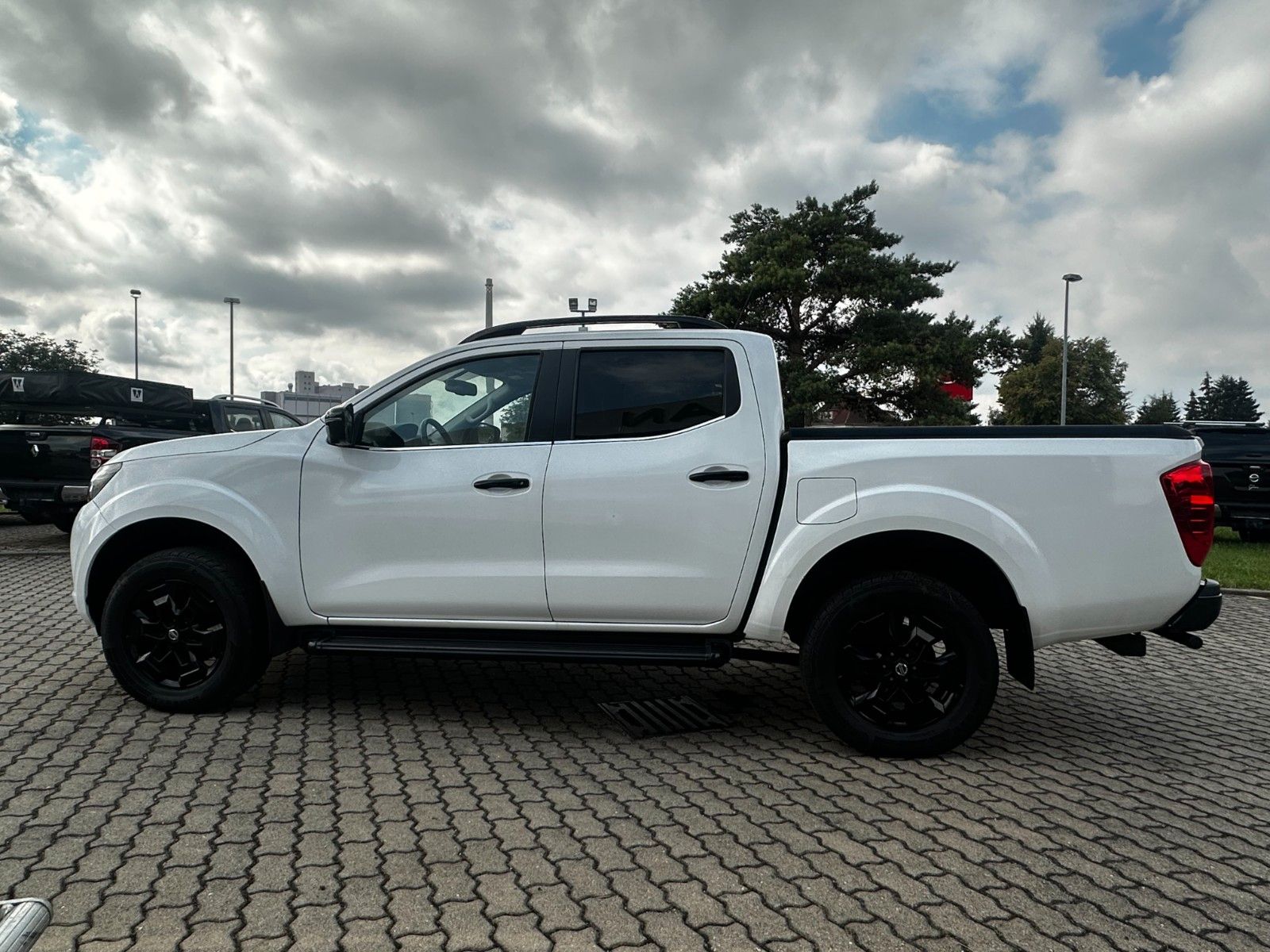 Fahrzeugabbildung Nissan Navara NP300 N-Guard Double Cab 4x4