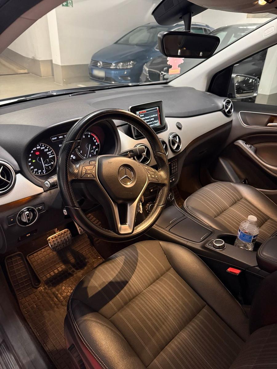 Mercedes-Benz B 200