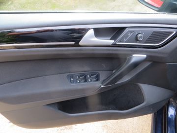 Volkswagen Golf - 10