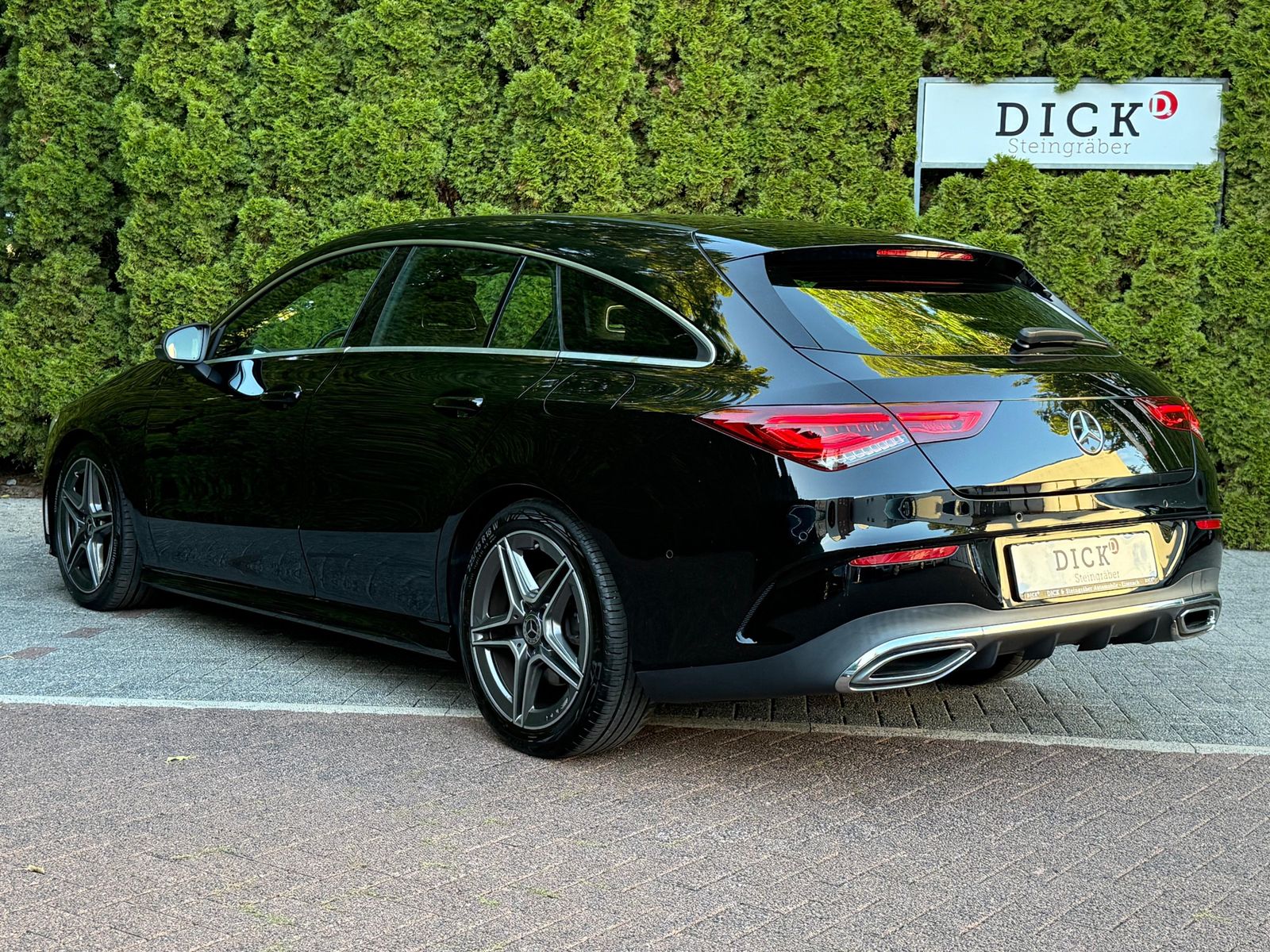 Vehicle illustration Mercedes-Benz CLA 200 Shooting Brake AMG LINE 8G LED+AHK+STHZ