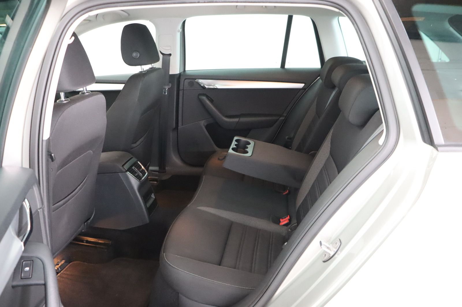 Fahrzeugabbildung SKODA Octavia Combi 2.0 TDI 4 x4 1. Hand Ambition