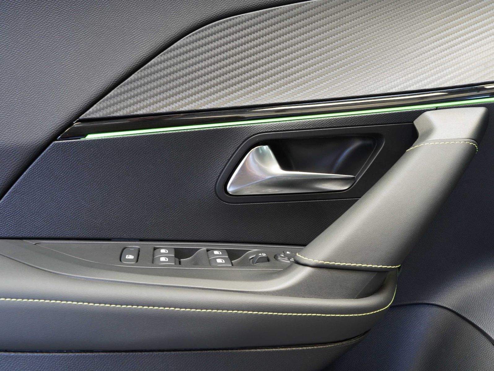Fahrzeugabbildung Peugeot 2008 e- GT 11KW/LED/NAVI/360°/PANORAMA/SOH