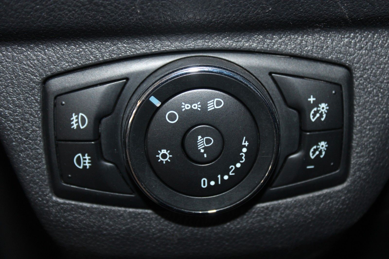 Fahrzeugabbildung Ford Tourneo Courier 1.5 TDCi Trend AHK KLIMA WinterP