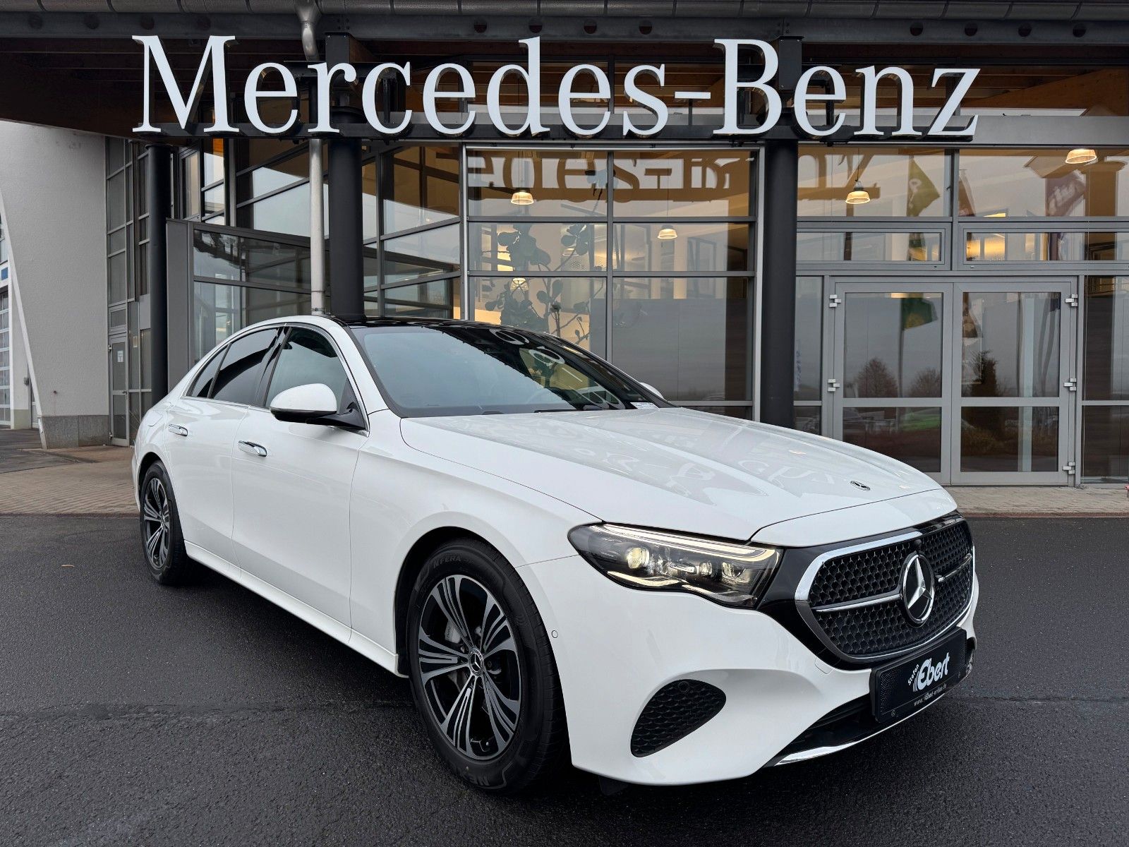 Fahrzeugabbildung Mercedes-Benz E 450 4M Avantgarde+Pano+DistrPro+Digital+360