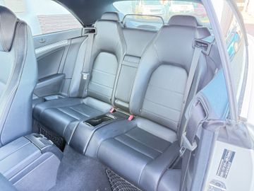 Mercedes E 220 - 11