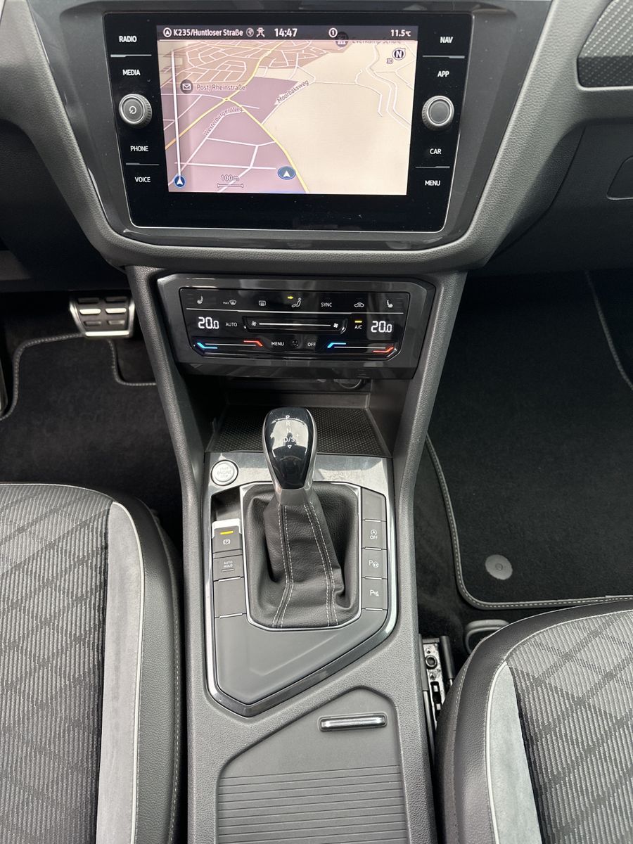 Fahrzeugabbildung Volkswagen Tiguan 2.0 TDI DSG R-Line NAV+MATRIX+AHK+ACC+KAM