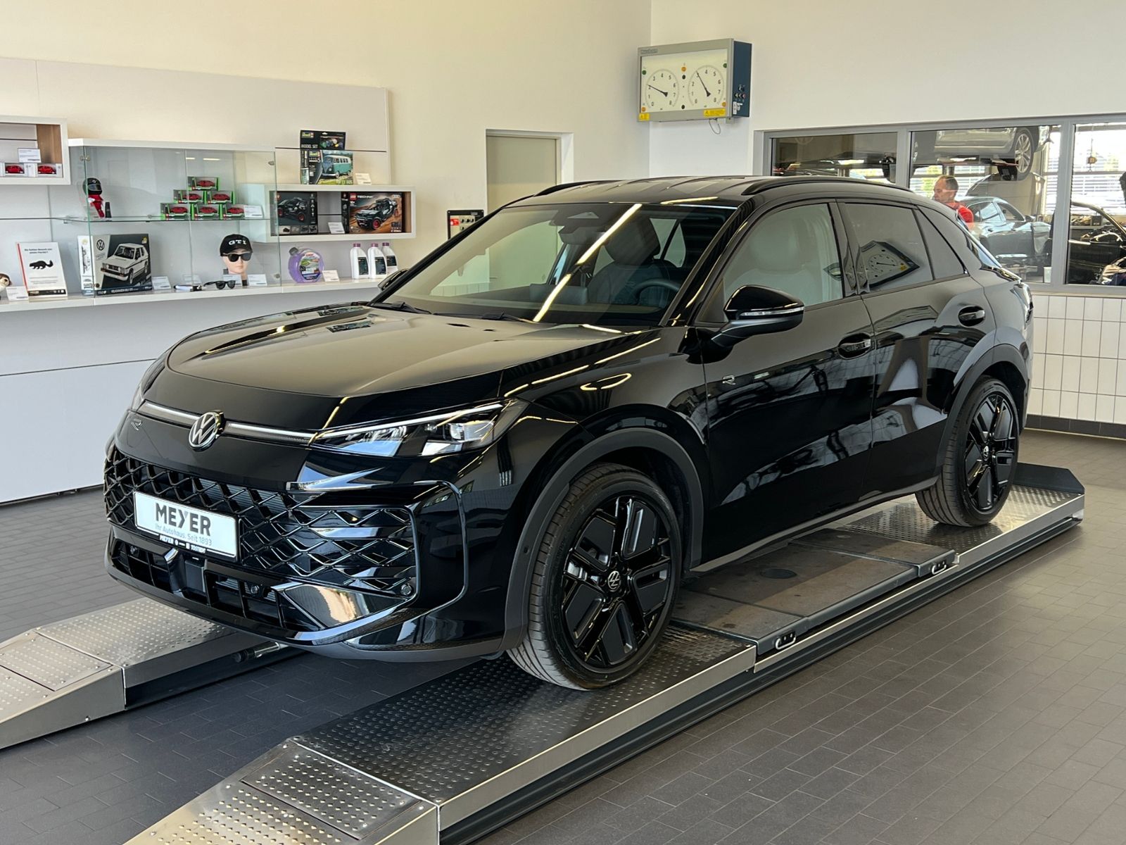 Fahrzeugabbildung Volkswagen T-Roc R-Line 1.5 eTSI DSG *BlackStyle,IQ-Light,N
