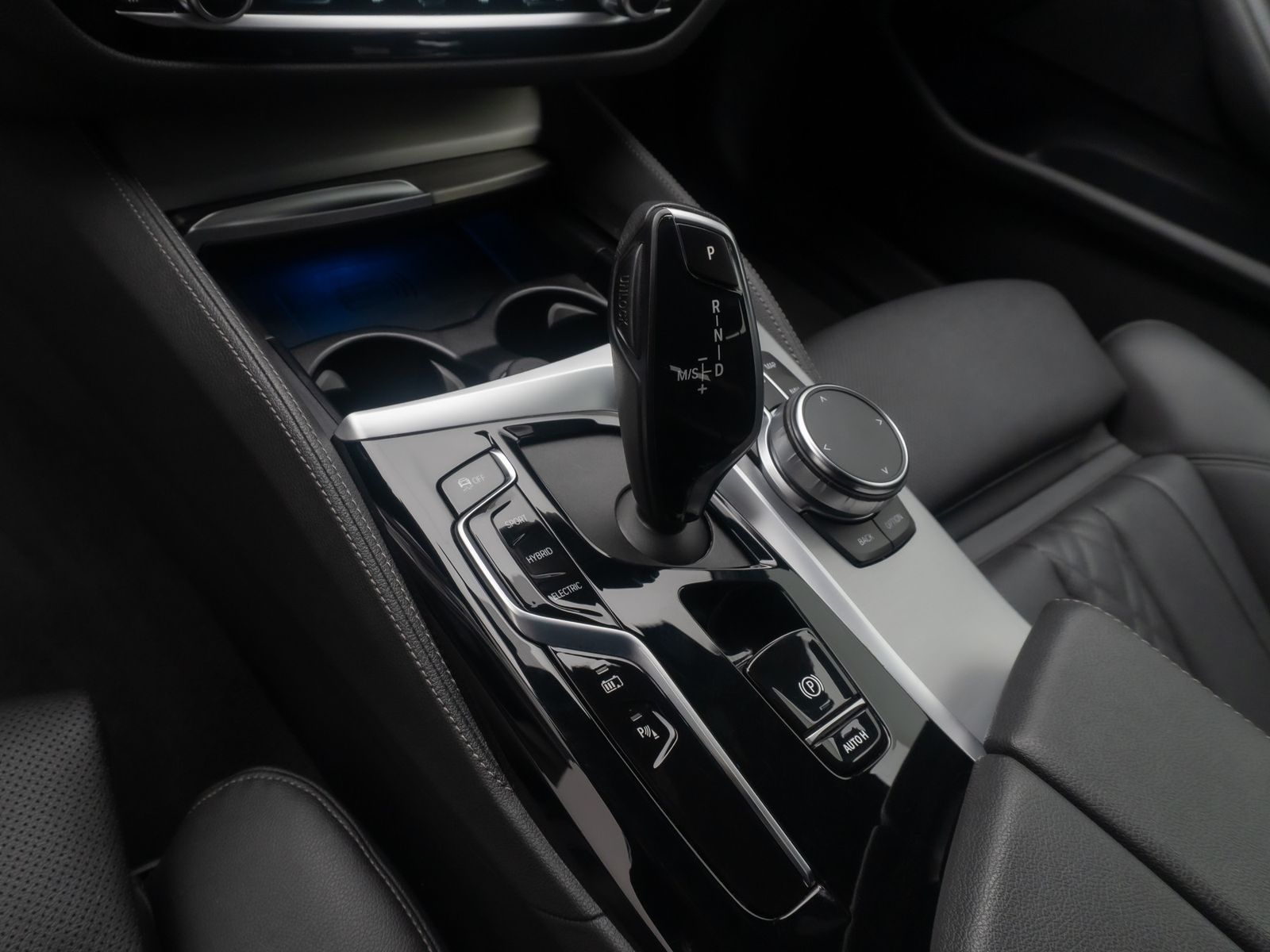 Fahrzeugabbildung BMW 530e xD M Sport Kamera DAB HiFi ACC AHK 4xKlima