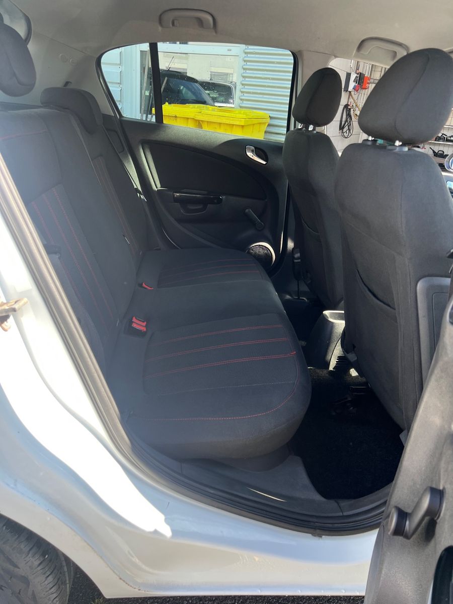 Fahrzeugabbildung Opel Corsa D 1.2 Color Edition