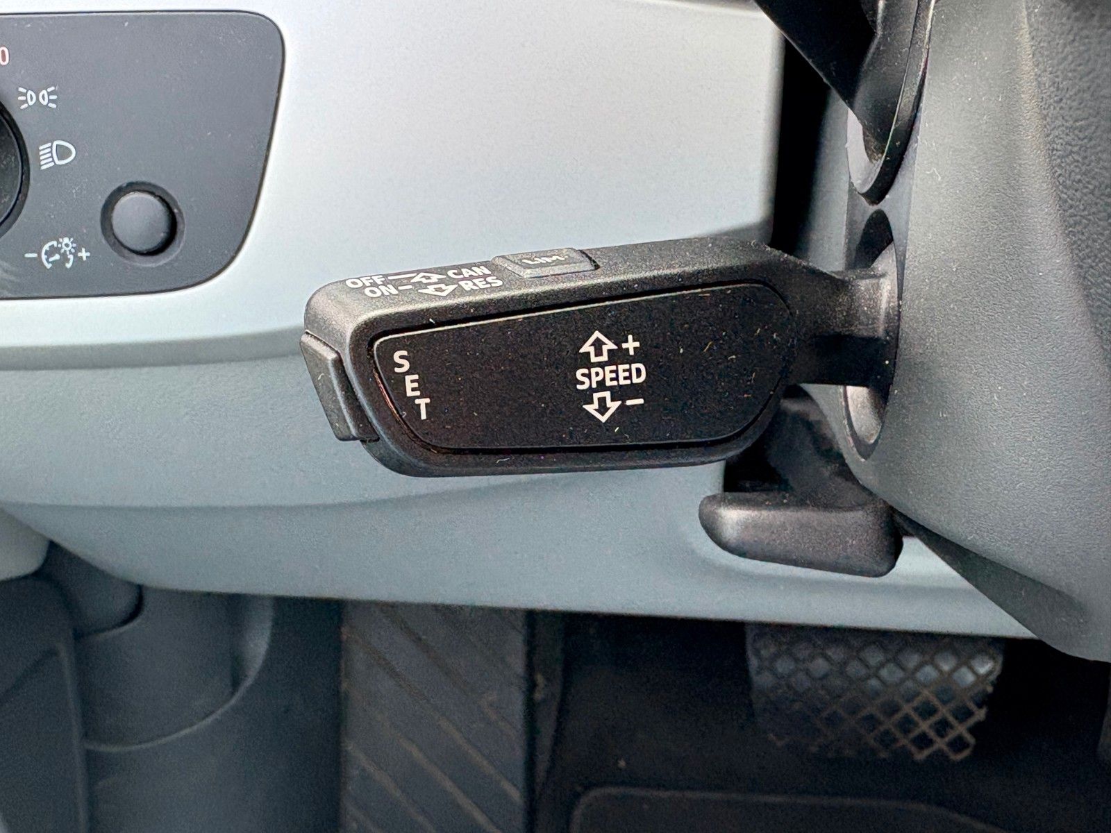 Fahrzeugabbildung Audi A4 2.0 TDI quattro Aut Navi Leder Xenon AHK SPOR
