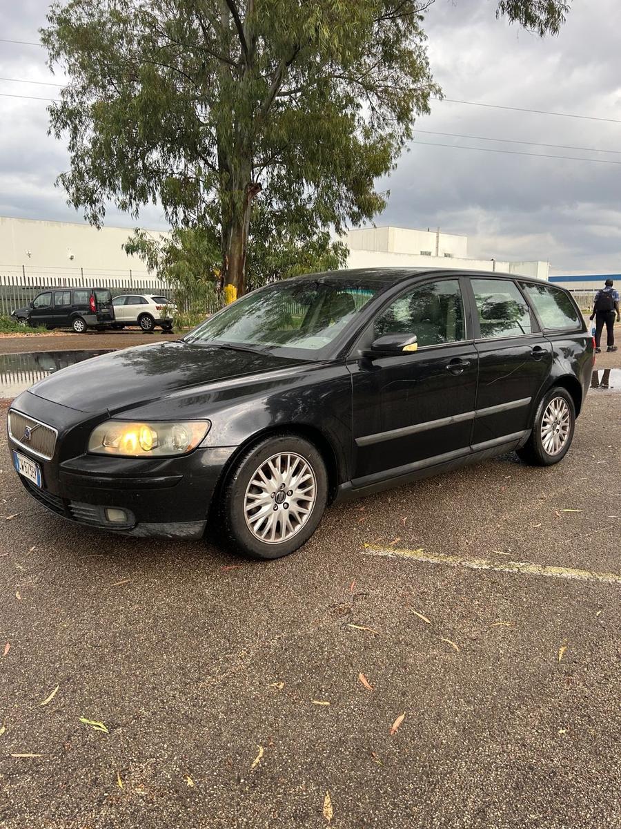 Volvo V50 2005 — салон