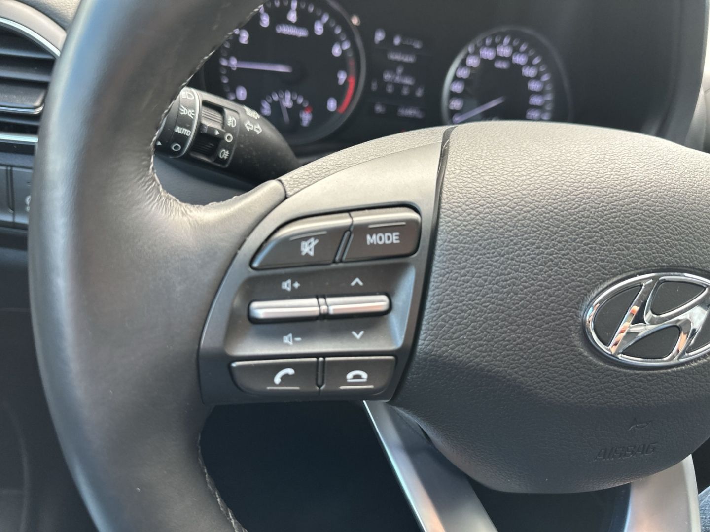 Fahrzeugabbildung Hyundai i30cw DCT AUTOMATIK KLIMA + SITZHEIZUNG + TEMPOM